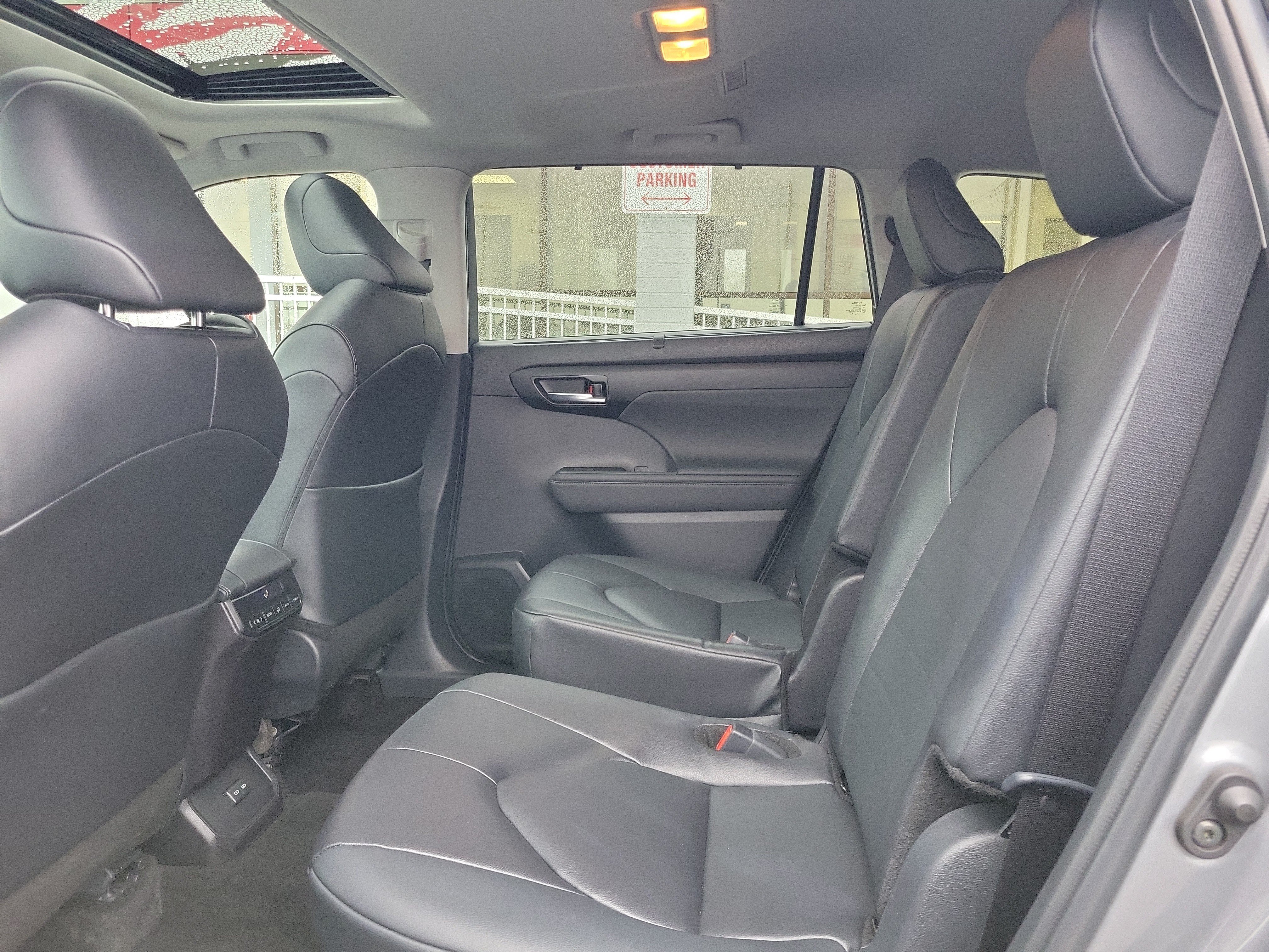 Used 2026 Toyota Highlander XLE AWD/4WD image 11