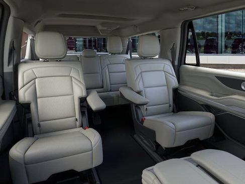 New 2026 Lincoln Navigator L Premier AWD/4WD image 29