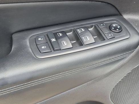 Used 2019 Jeep Grand Cherokee Altitude AWD/4WD image 15