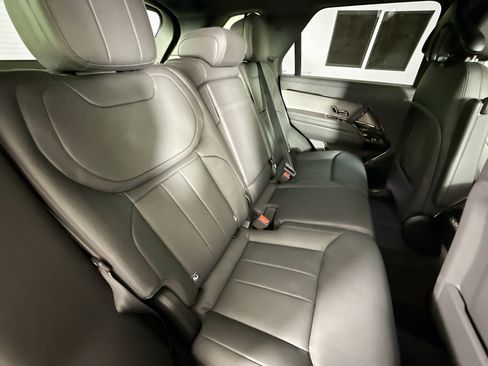 Used 2024 Land Rover Range Rover Sport SE image 35