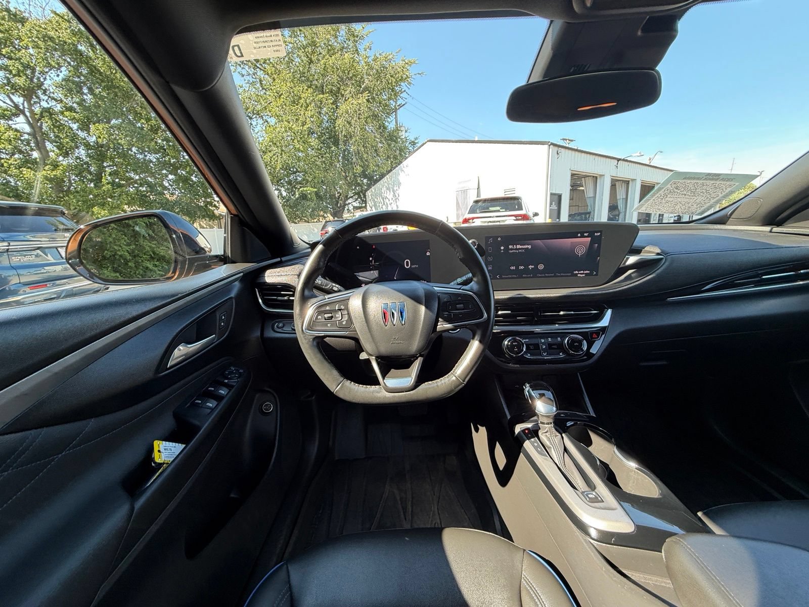 Used 2024 Buick Envista Sport Touring w/ Convenience I Package FWD image 2