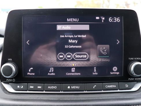 Used 2024 Nissan Rogue S FWD image 30