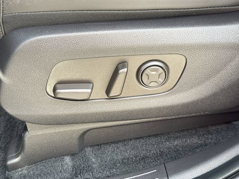Used 2026 Kia Carnival FWD image 14
