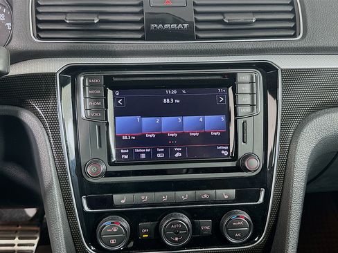 Used 2019 Volkswagen Passat 2.0T SE R-Line FWD image 21