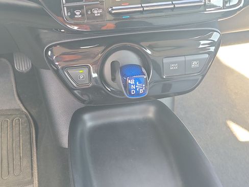 Used 2017 Toyota Prius Two w/ Prius Two Safety Plus Package FWD image 24