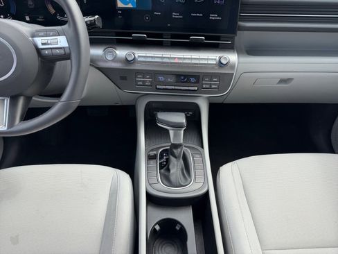 Certified 2025 Hyundai Kona SEL AWD/4WD image 13