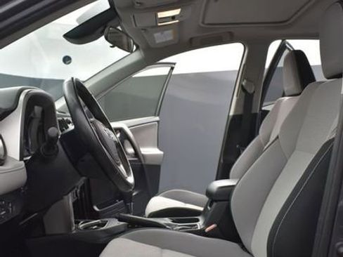 Used 2018 Toyota RAV4 XLE AWD/4WD image 9