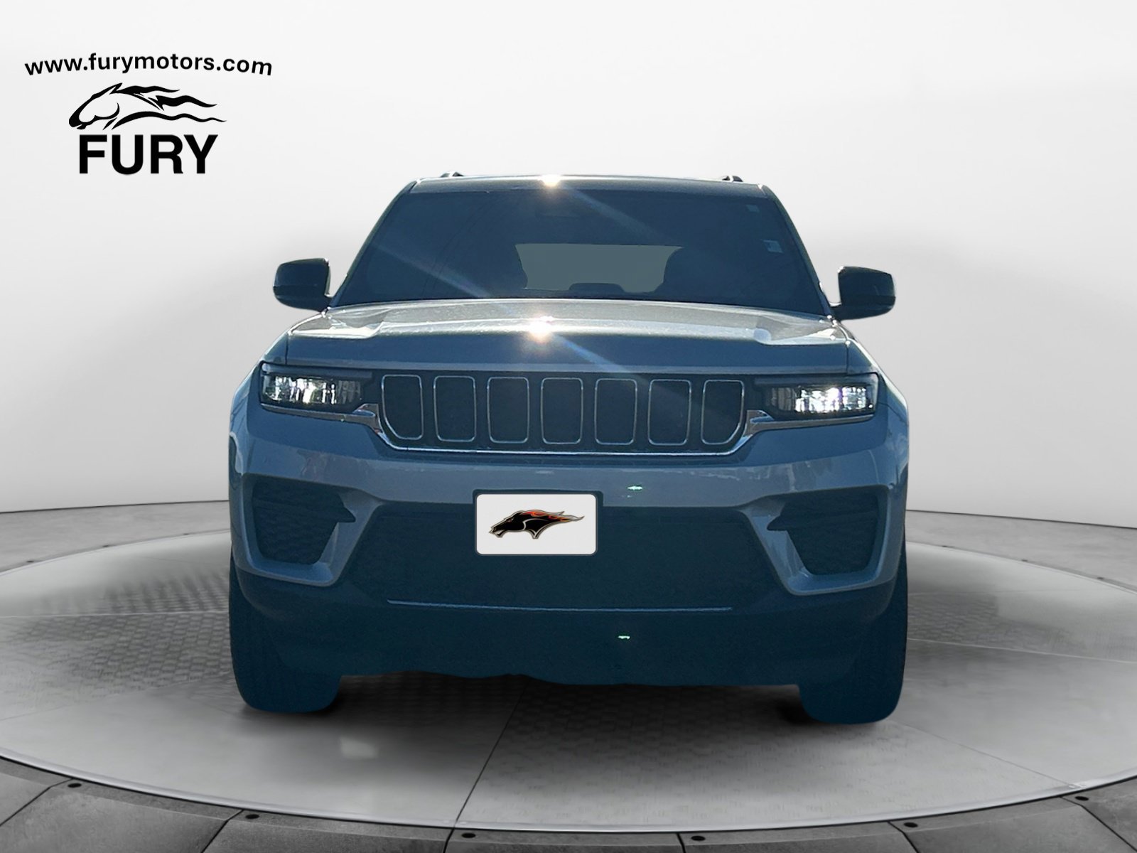 Used 2025 Jeep Grand Cherokee Laredo X w/ Luxury Tech Group I AWD/4WD image 9