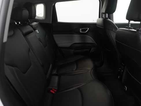 Used 2022 Jeep Compass Latitude image 11