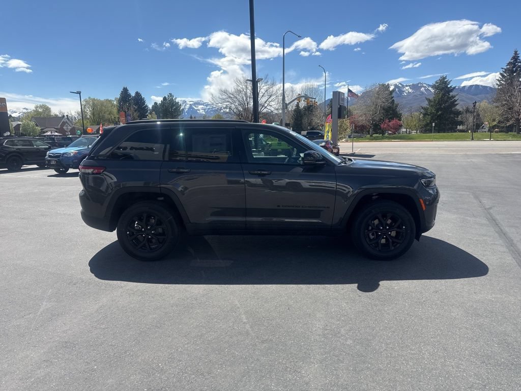 New 2026 Jeep Grand Cherokee Altitude AWD/4WD image 4