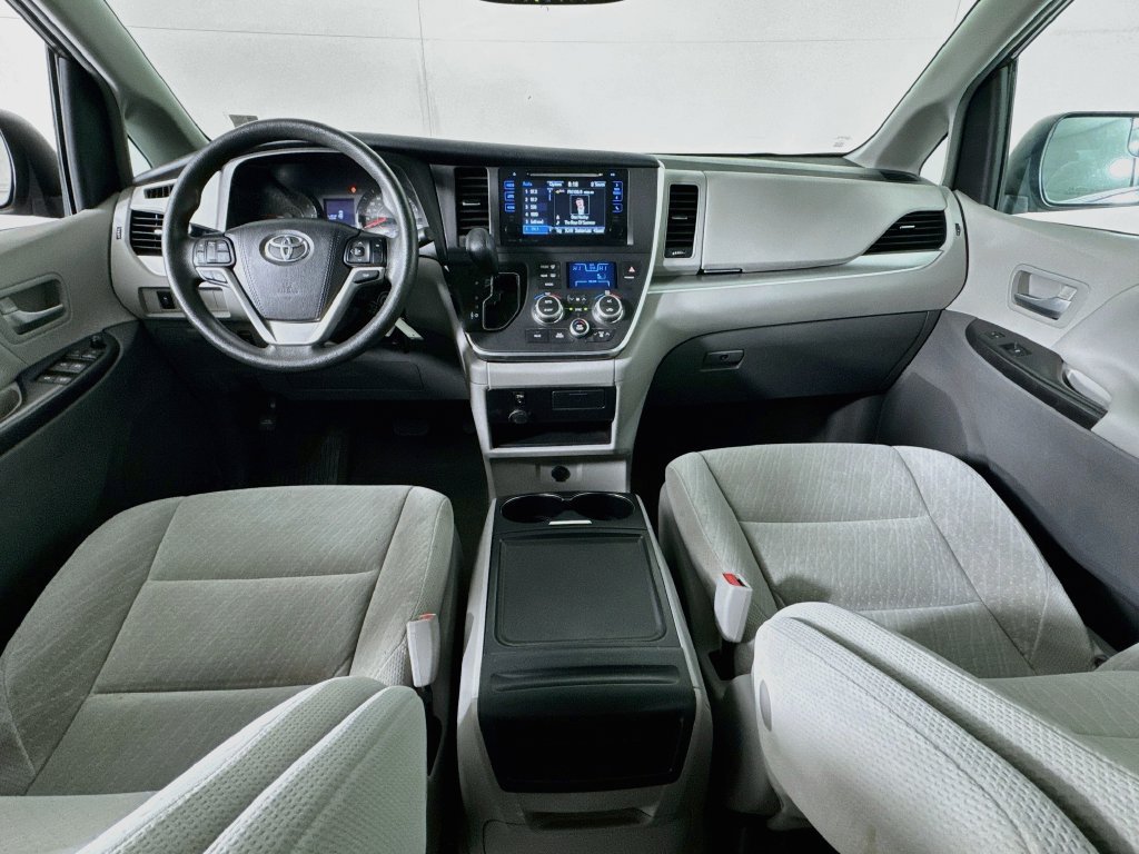 Used 2017 Toyota Sienna LE FWD image 25