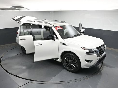 Used 2024 Nissan Armada Platinum w/ Captain's Chairs Package RWD image 48