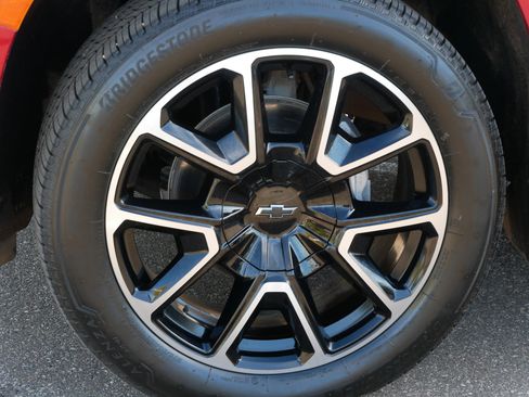 Used 2023 Chevrolet Suburban RST w/ Sport Performance Package image 11