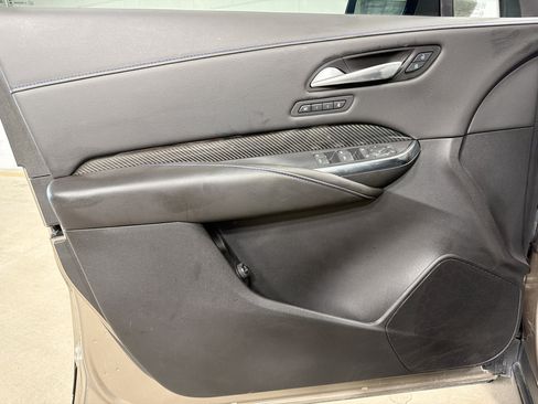 Used 2025 Cadillac XT4 Sport w/ LPO, Onyx Lite Package FWD image 21