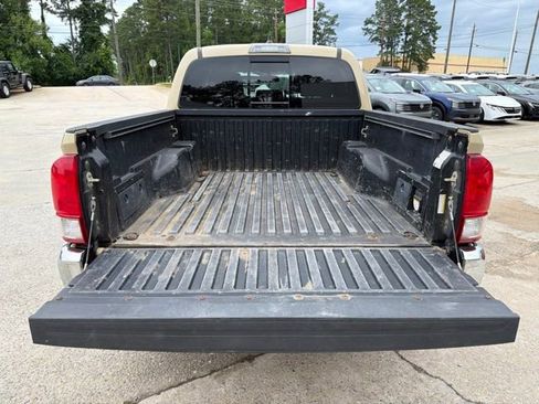 Used 2017 Toyota Tacoma TRD Off-Road w/ Tow Package RWD image 12