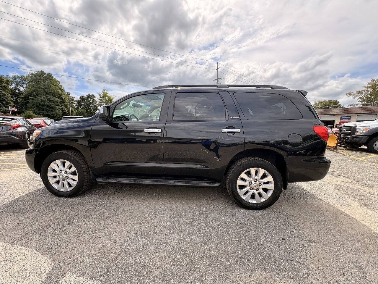 Used 2011 Toyota Sequoia Platinum AWD/4WD image 12