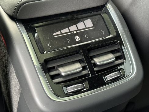 New 2026 Volvo XC60 B5 Ultra w/ Climate Package PRO image 13