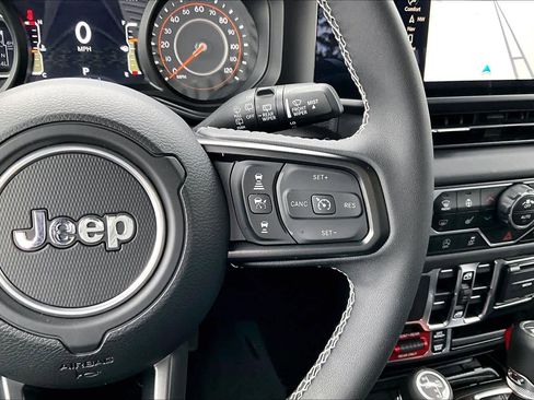 Used 2025 Jeep Wrangler Unlimited Rubicon image 25