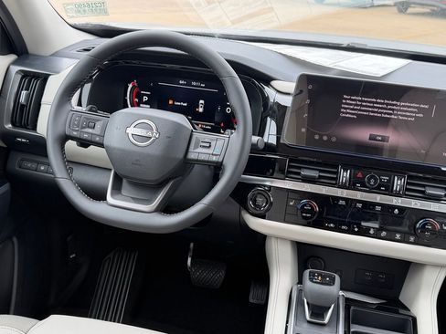 New 2026 Nissan Pathfinder SL FWD image 9