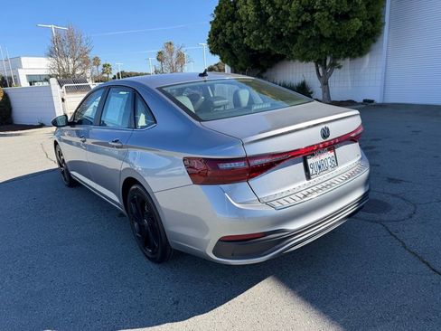 Certified 2025 Volkswagen Jetta SE w/ Black Wheel Package image 4