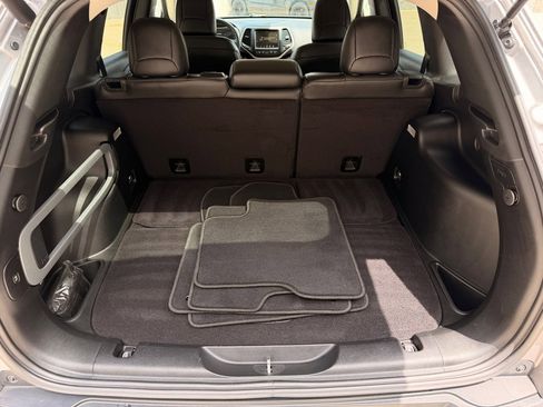 Used 2015 Jeep Cherokee Limited w/ Luxury Group AWD/4WD image 19