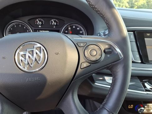 Used 2018 Buick Enclave Premium w/ Experience Buick Package FWD image 10
