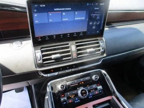 Used 2023 Lincoln Navigator Reserve image 9