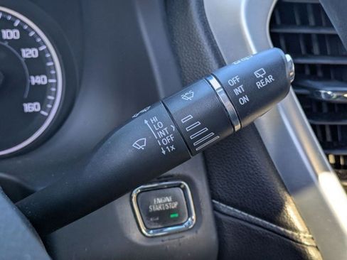 Used 2021 GMC Acadia SLE w/ Driver Convenience Package image 12