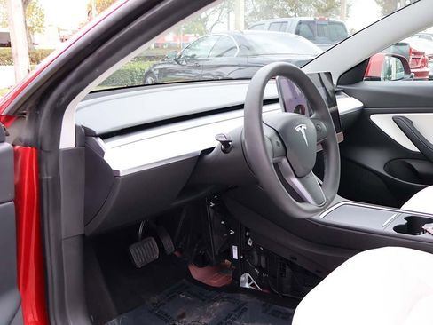 Used 2021 Tesla Model 3 Standard Range Plus image 28