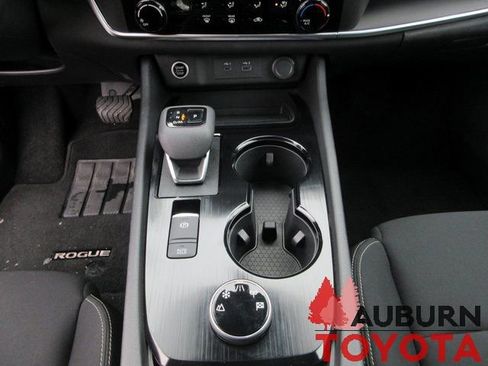 Used 2023 Nissan Rogue S image 18