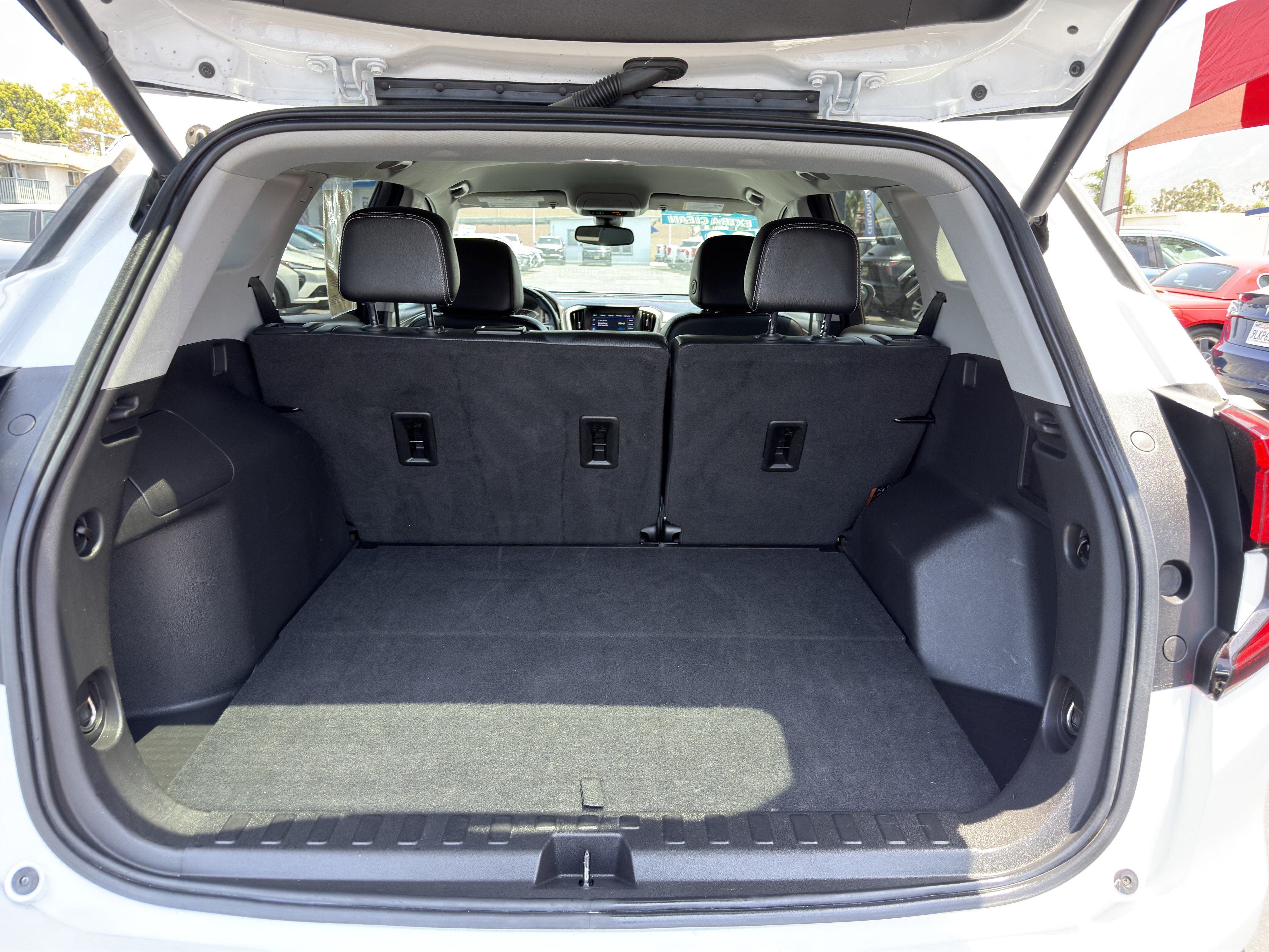 Used 2023 GMC Terrain SLT FWD image 15