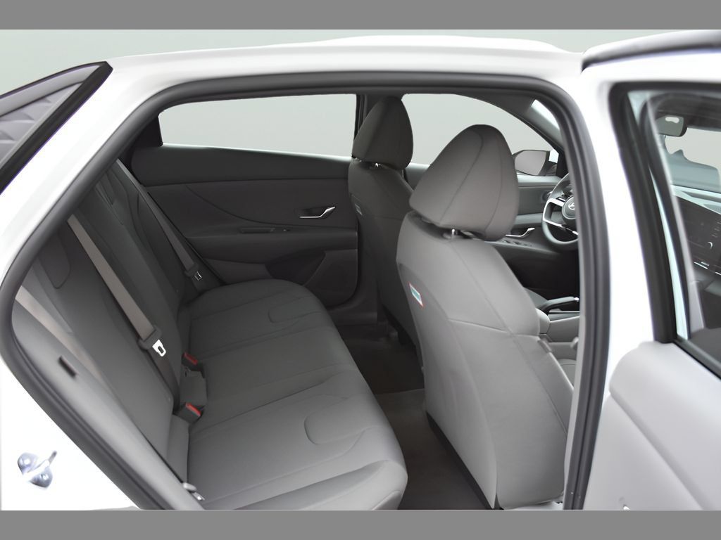 New 2026 Hyundai Elantra SE FWD image 15