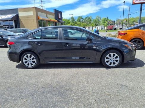 Used 2021 Toyota Corolla LE image 24