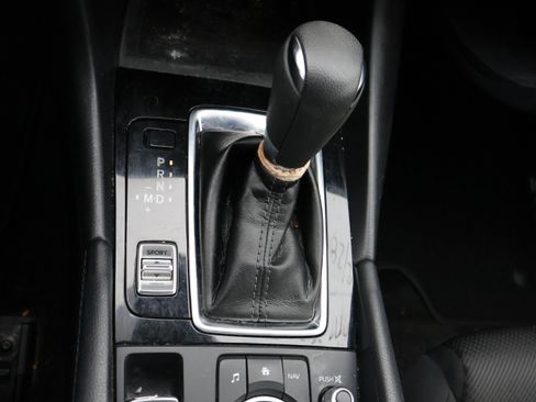 Used 2018 MAZDA MAZDA3 Sport image 26