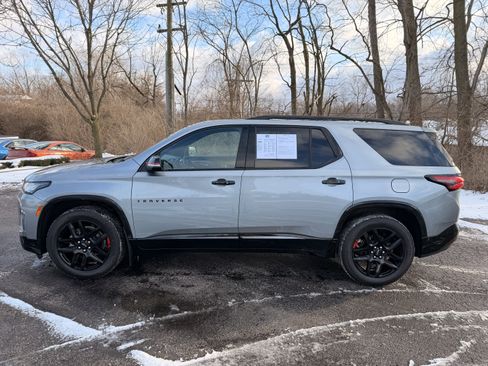 Used 2023 Chevrolet Traverse Premier w/ Redline Edition image 6