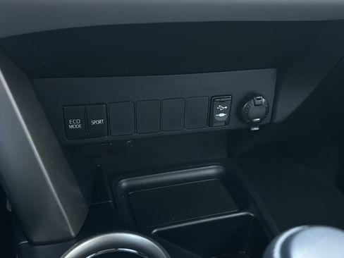 Used 2015 Toyota RAV4 XLE FWD image 19