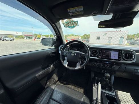 Certified 2022 Toyota Tacoma TRD Off-Road w/ TRD Premium Off Road Package AWD/4WD image 15