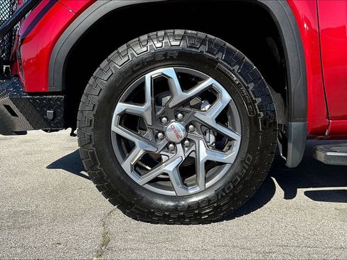 Used 2023 GMC Sierra 1500 SLT w/ SLT Premium Package AWD/4WD image 8