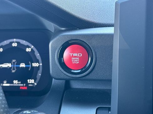 Used 2025 Toyota 4Runner TRD Off-Road AWD/4WD image 17