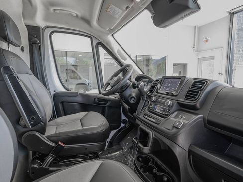 Used 2025 RAM ProMaster 2500 w/ Convenience Group FWD image 17