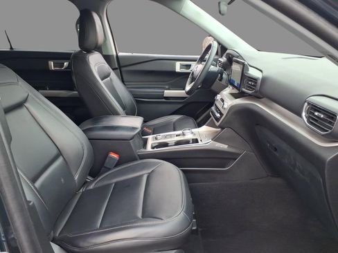 Used 2023 Ford Explorer XLT w/ Equipment Group 202A image 13