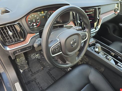 Used 2022 Volvo S60 B5 Momentum w/ Climate Package image 15