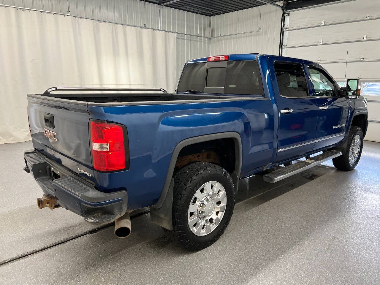 Used 2016 GMC Sierra 2500 Denali w/ Duramax Plus Package AWD/4WD image 4