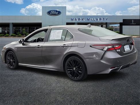 Used 2024 Toyota Camry SE image 3