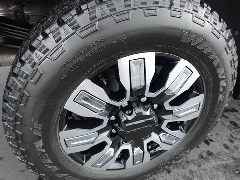 New 2025 GMC Sierra 2500 Denali AWD/4WD image 36