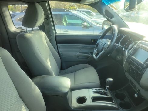 Used 2013 Toyota Tacoma PreRunner w/ SR5 Pkg image 10