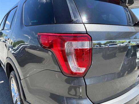 Used 2017 Ford Explorer XLT w/ Equipment Group 202A AWD/4WD image 22