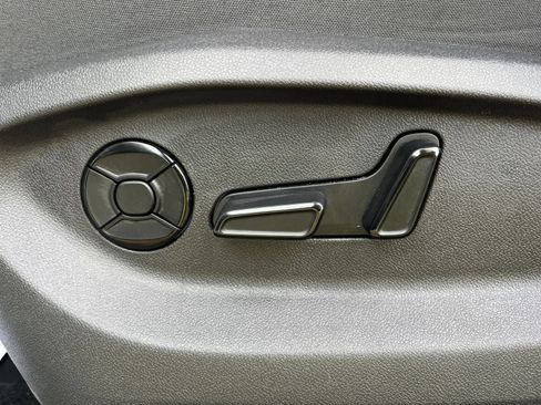Used 2026 Volkswagen Tiguan SE FWD image 22