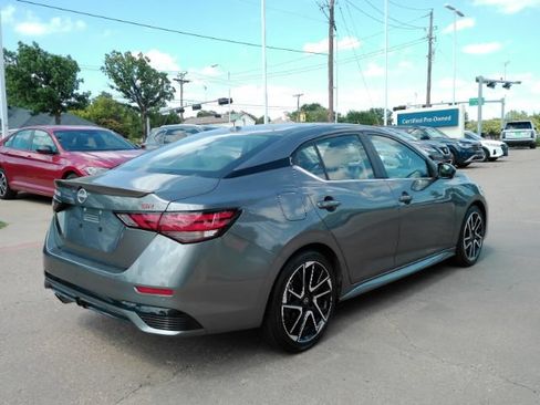 Used 2025 Nissan Sentra SR w/ SR Premium Package FWD image 6