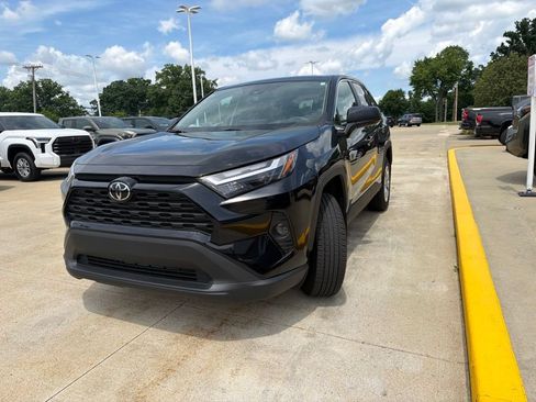 Used 2025 Toyota RAV4 LE FWD image 2